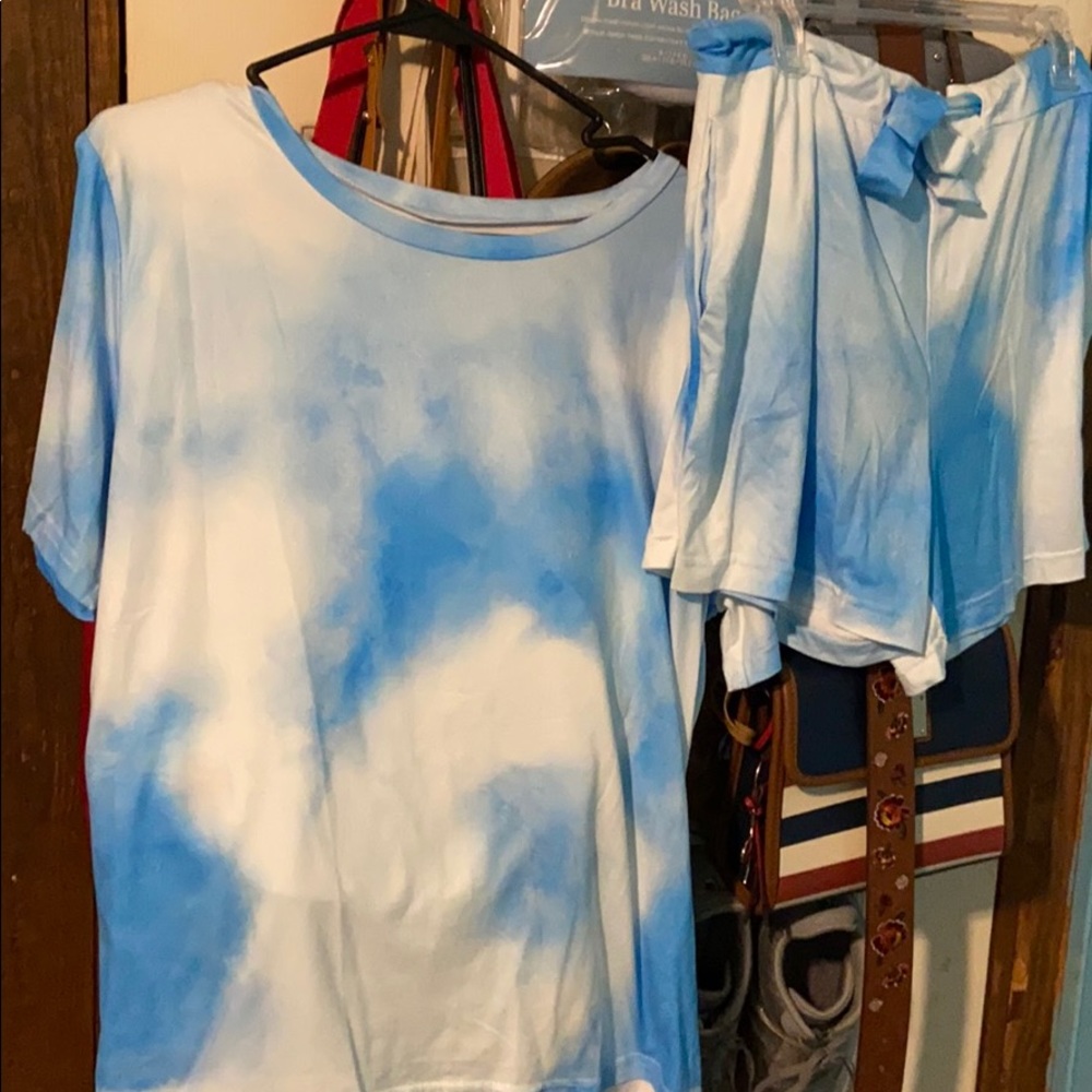 Sold 💙Tie Dye Shorts & Shirt Set!